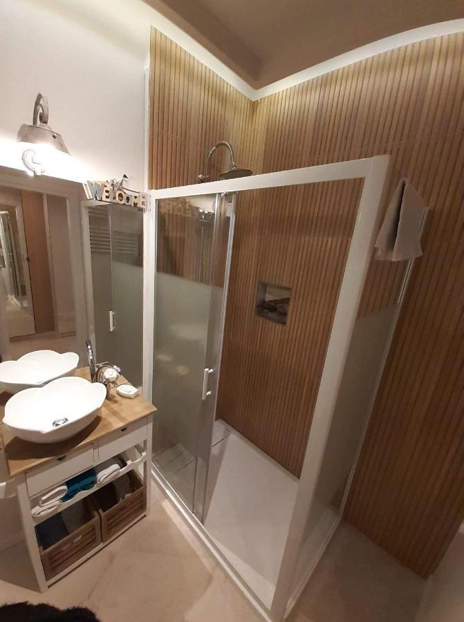 Marina Central Sunshine Studio Apartment Bukares Bagian luar foto