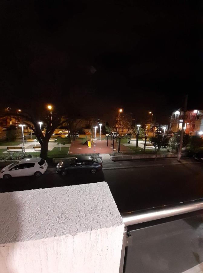 Marina Central Sunshine Studio Apartment Bukares Bagian luar foto