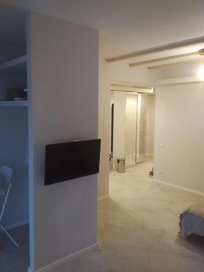 Marina Central Sunshine Studio Apartment Bukares Bagian luar foto