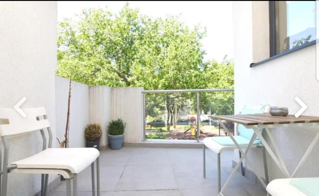 Marina Central Sunshine Studio Apartment Bukares Bagian luar foto
