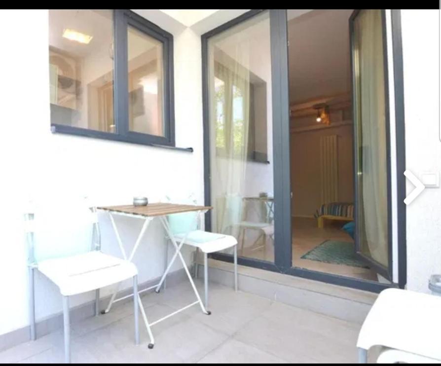 Marina Central Sunshine Studio Apartment Bukares Bagian luar foto